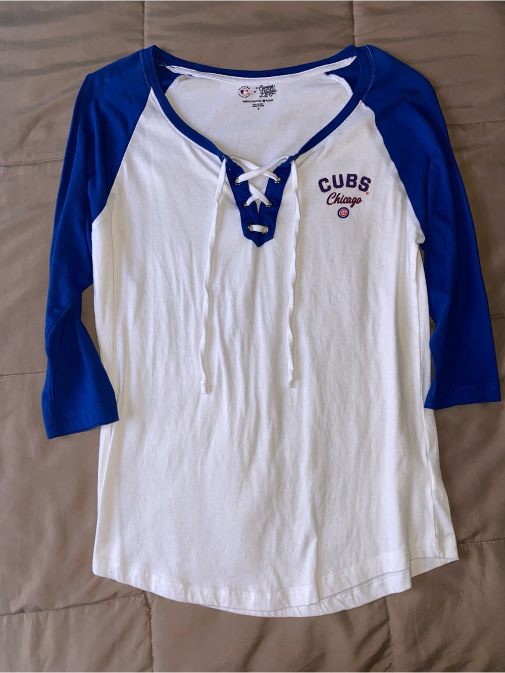 Chicago Cubs Women’s Lace-Up Raglan Tee - White & Royal Blue